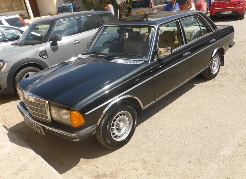 Mercedes Benz 240