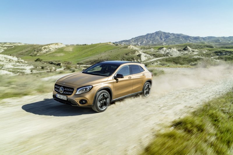 Mercedes Benz GLA-class x156