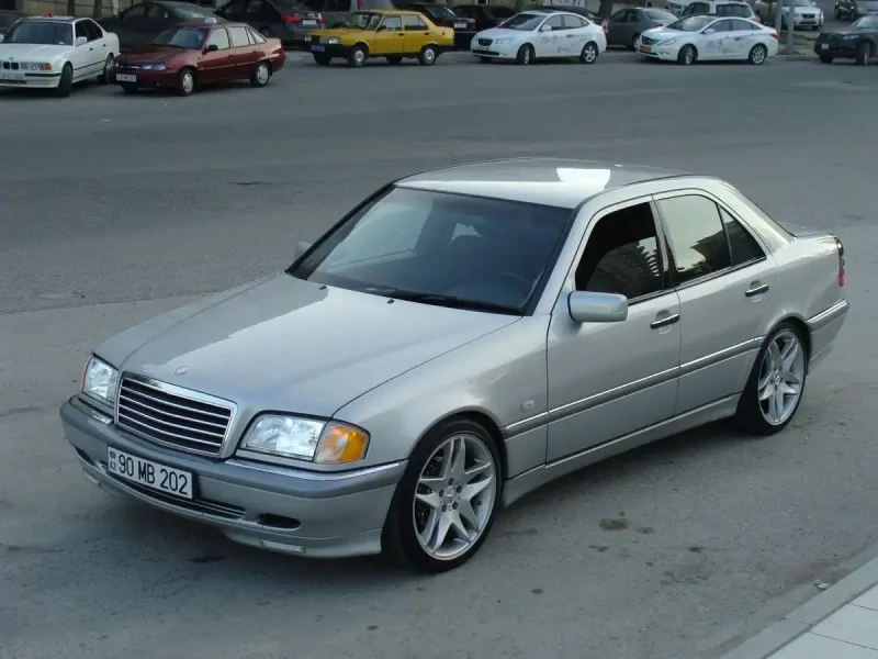 Mercedes Benz c class w202