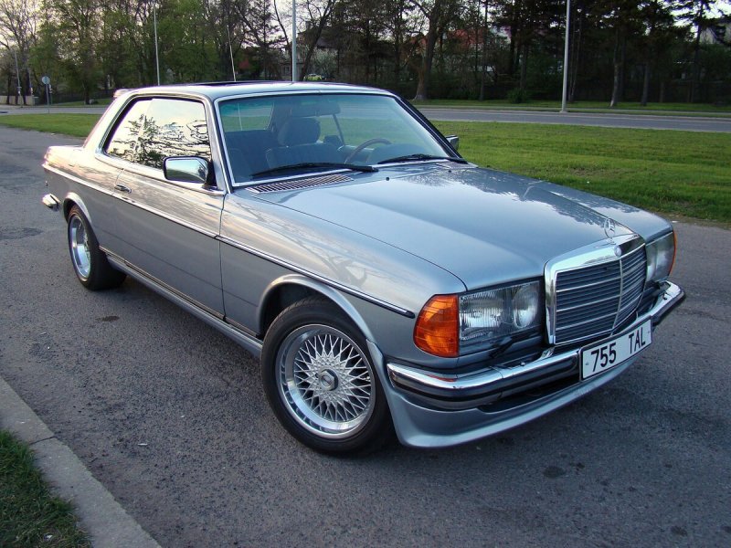 Mercedes-Benz w123 1976