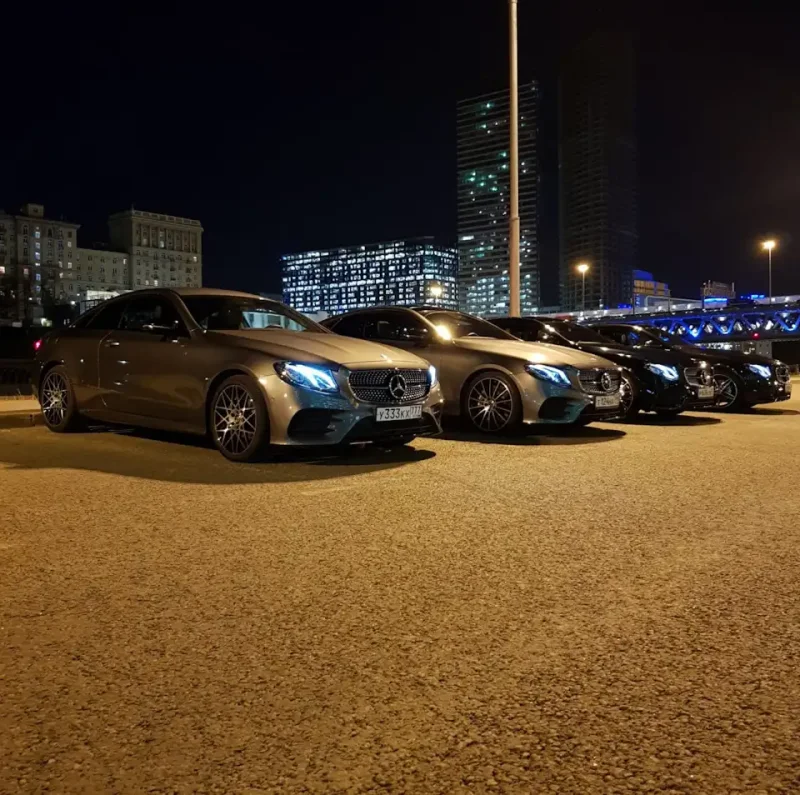 Mercedes Benz ночью