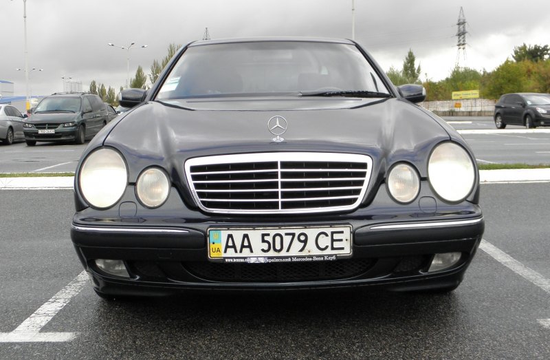 Mercedes очкарик e240