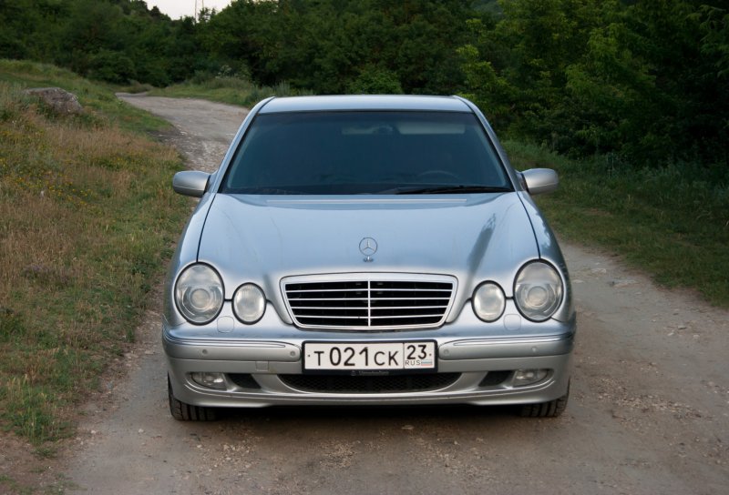 Mercedes очкарик e210