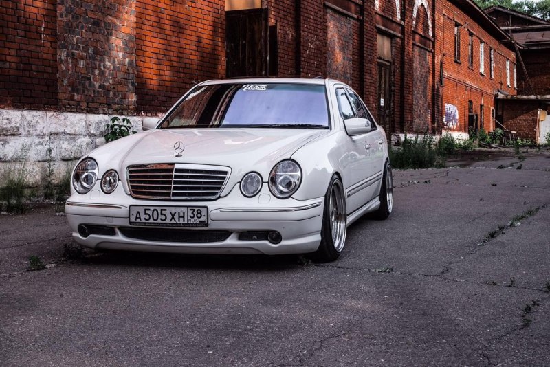 Mercedes-Benz w210