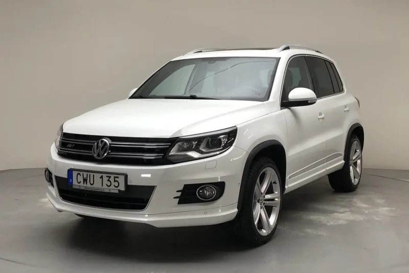 Volkswagen Tiguan 2020 сзади ночью