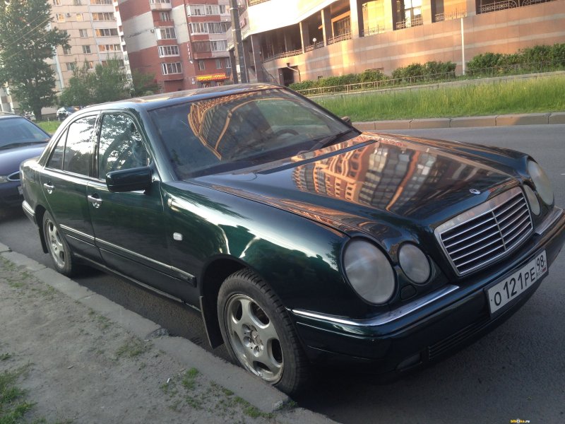 Mercedes Benz 210 1998