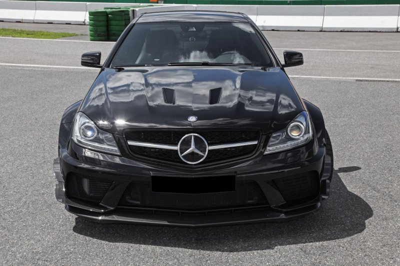 Mercedes c63 AMG черный