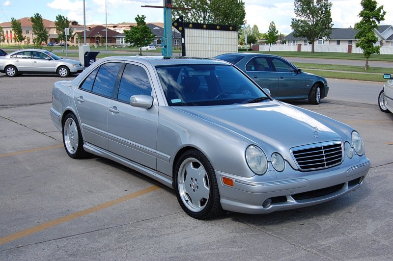 Mercedes Benz e 210 AMG