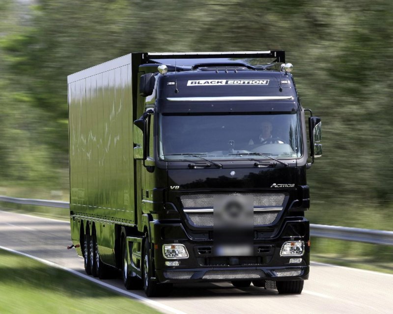 Mercedes Actros Black Edition