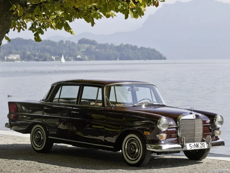 Mercedes-Benz w110