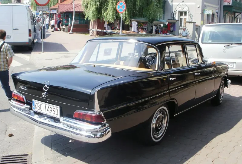 Mercedes-Benz w110