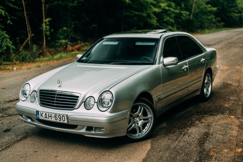 Mercedes Benz e class w210