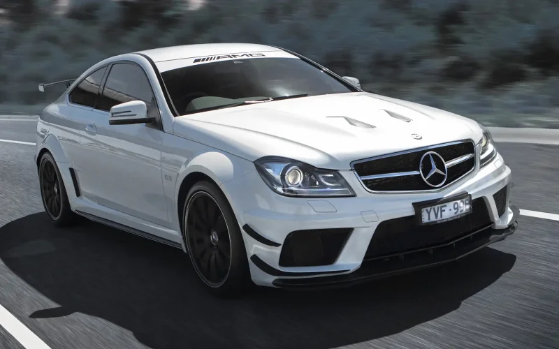 Mercedes Benz c63 AMG белый