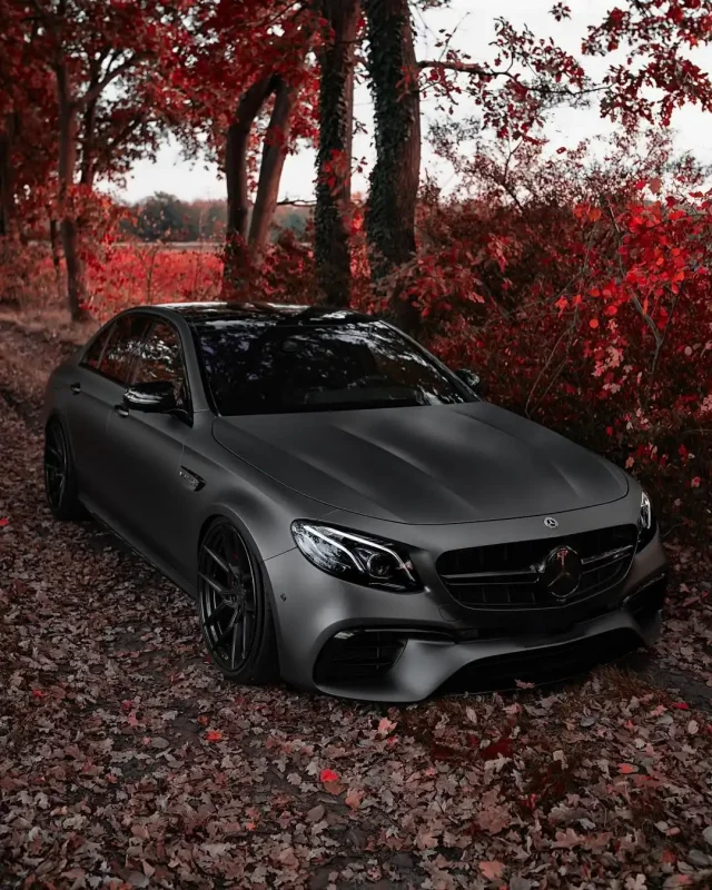 Мерседес-Бенц AMG 63 черный