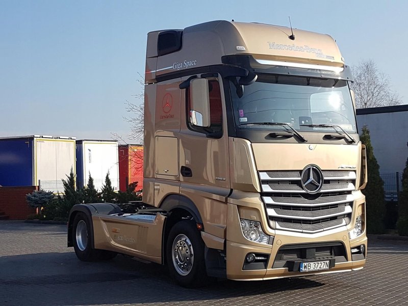 Mercedes-Benz Actros 4163