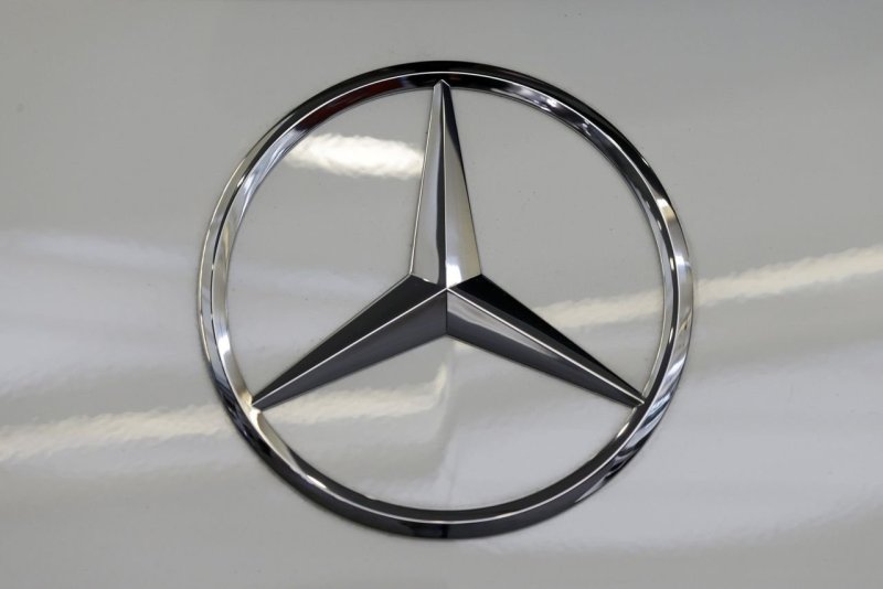 Знак Mercedes-Benz(Мерседес-Бенц)