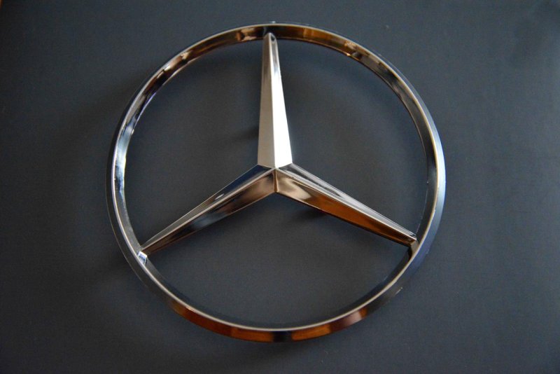 Шильдик Mercedes-Benz