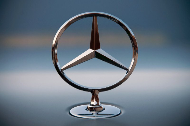 Знак Mercedes-Benz(Мерседес-Бенц)