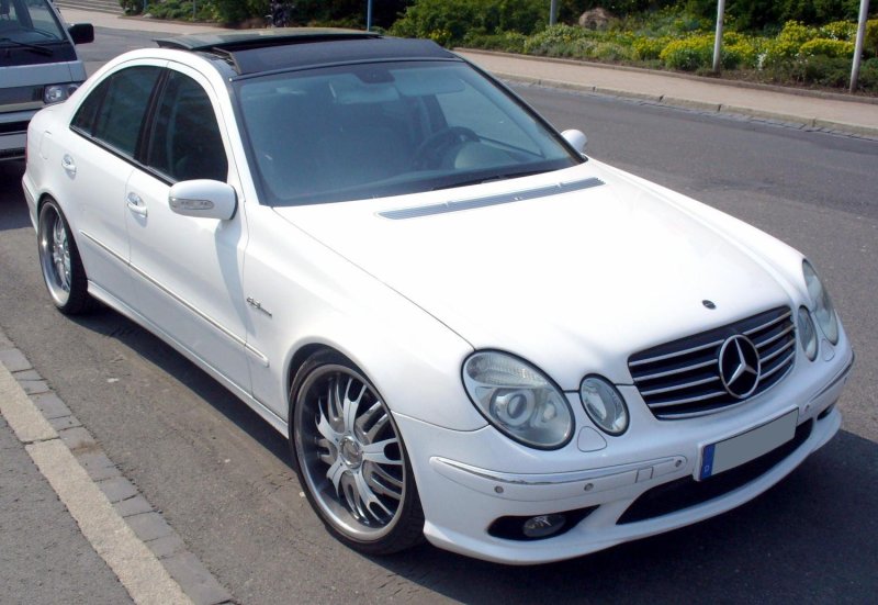 Mercedes 211 белый