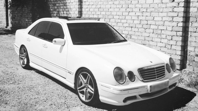Mercedes e55 AMG w210 белый
