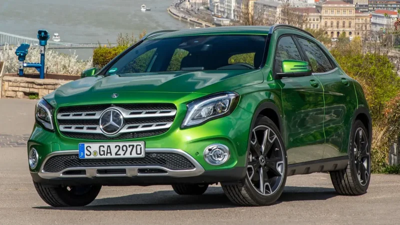 Mercedes Benz GLA зеленый 2020