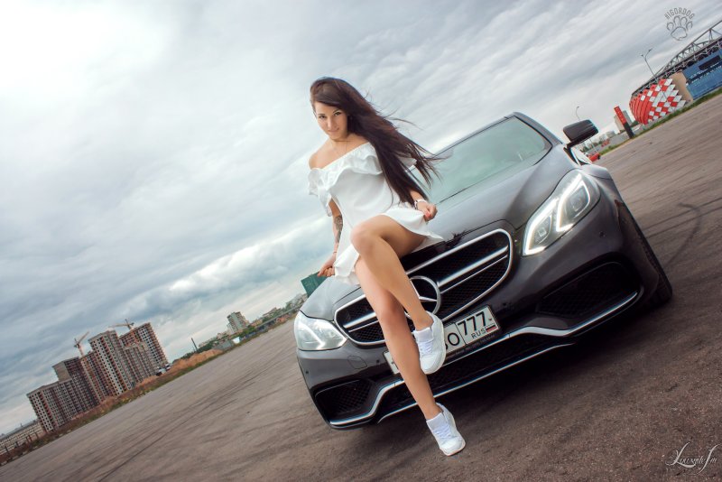 Мерс c63 AMG И девушка