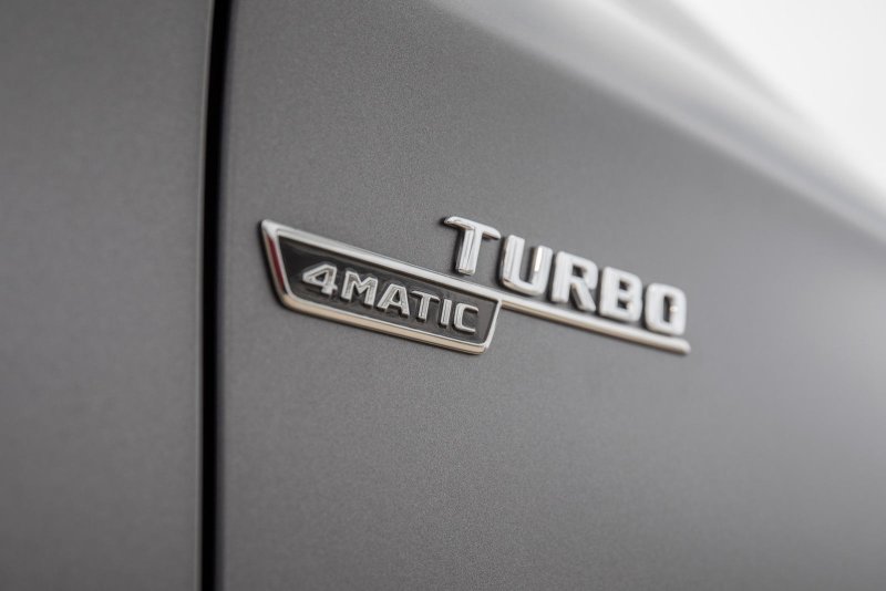 V8 Biturbo AMG шильдик