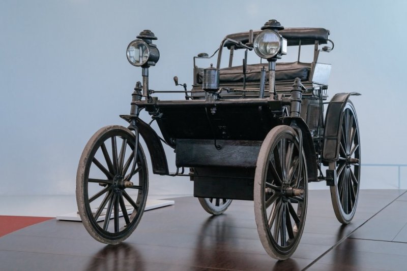 Первый автомобиль в мире