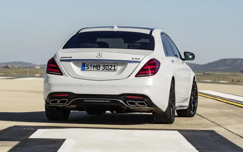 Mercedes c63 AMG Coupe зад