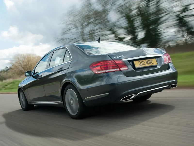 Mercedes-Benz c63 AMG сзади