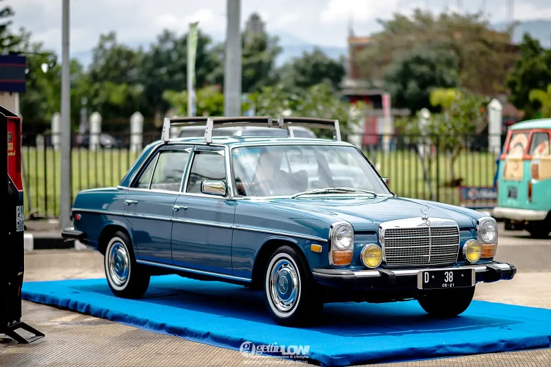 Mercedes 220 w115