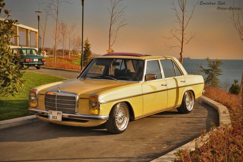 W115 Mercedes 230