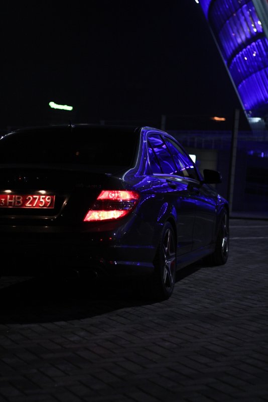 Mercedes c63 AMG ночью