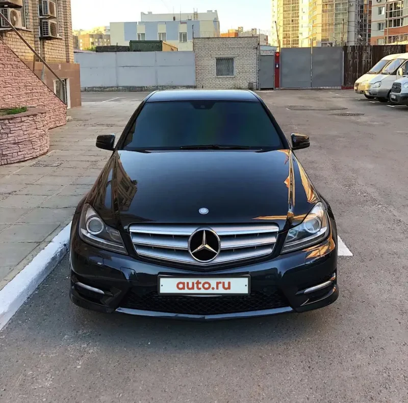 Mercedes Benz c class w204 черный