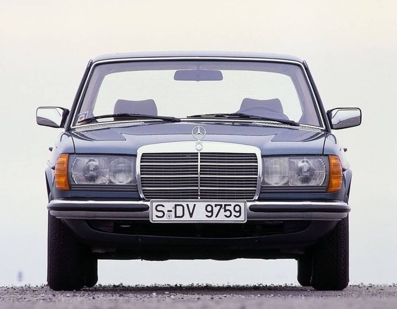 Mercedes w123 серый