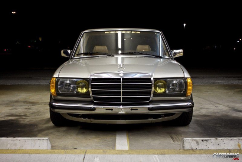 Mercedes-Benz w123 230