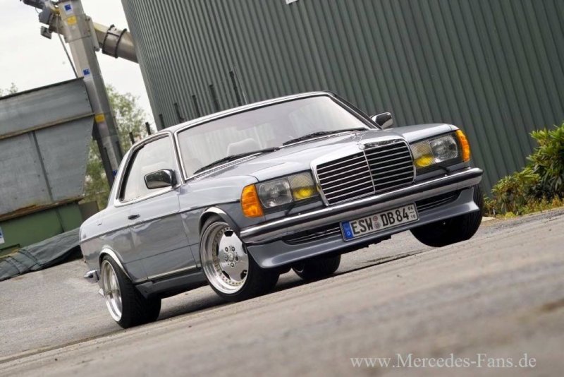 Mercedes-Benz w123 230