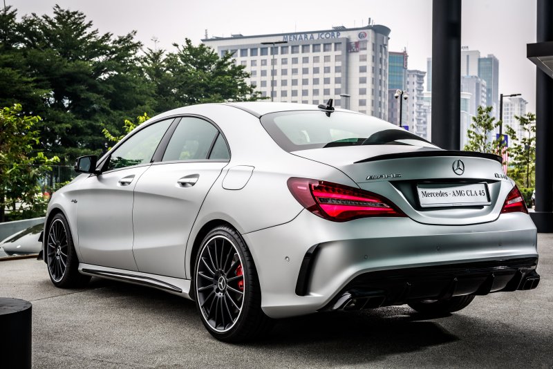 Mercedes Benz CLA 200