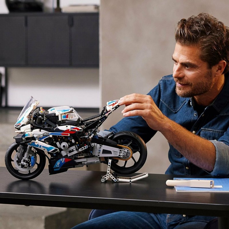 BMW LEGO Technic 42130 m1000