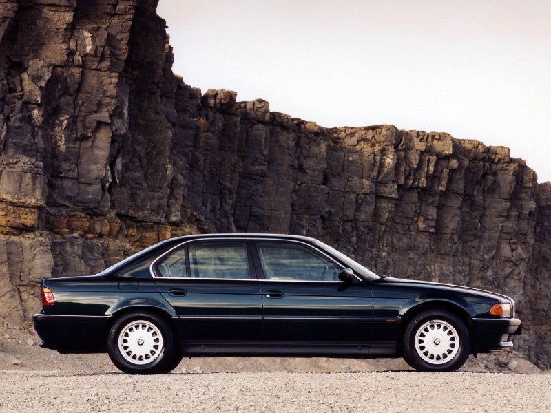 BMW 728 e38