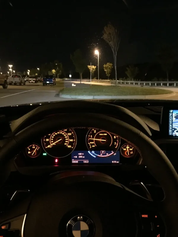 За рулём БМВ м5 ф90 ночью