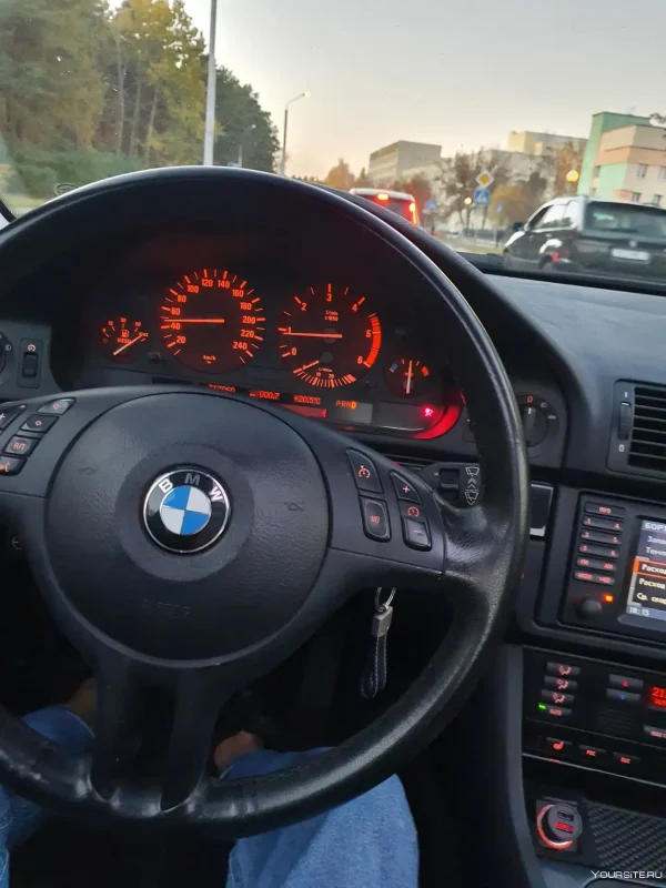 БМВ м5 е39 салон ночью