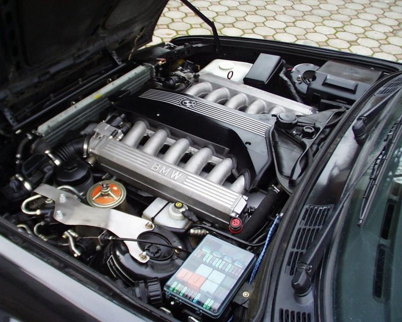 BMW 5 e34 подкапотка