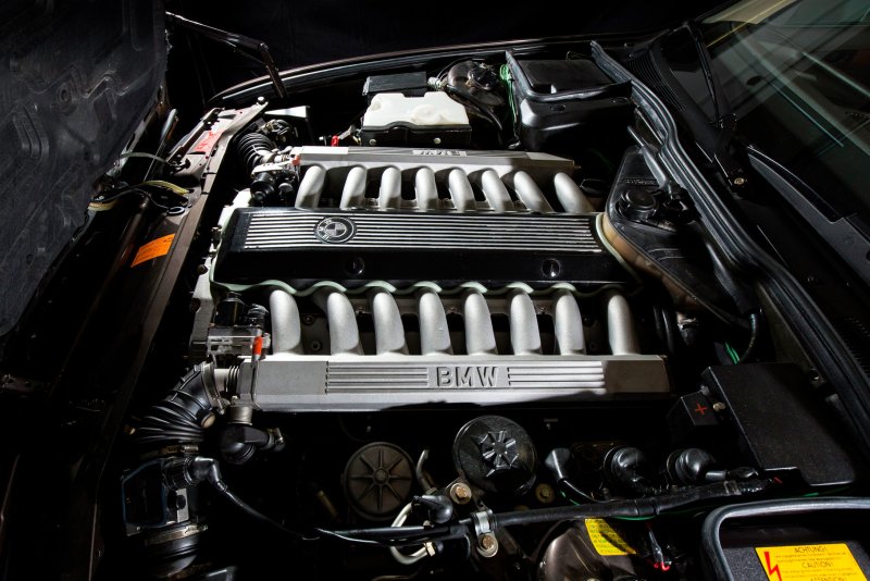 BMW e12 мотор