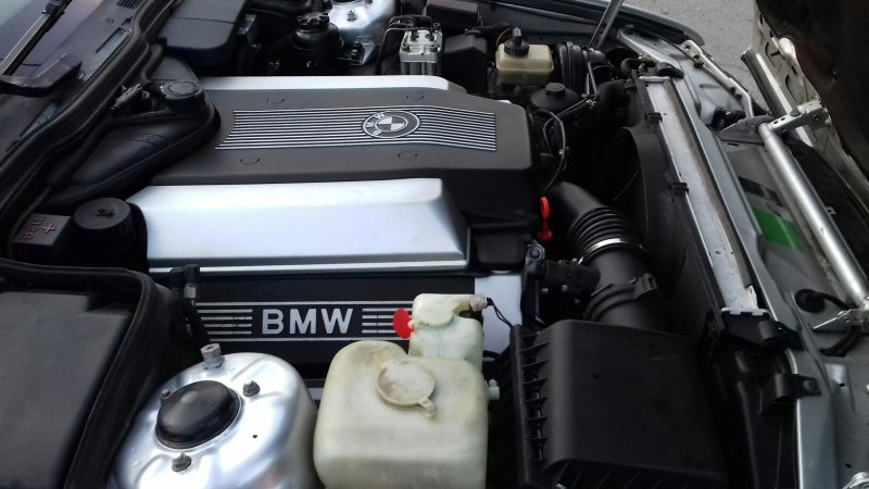 BMW e30 под капотом