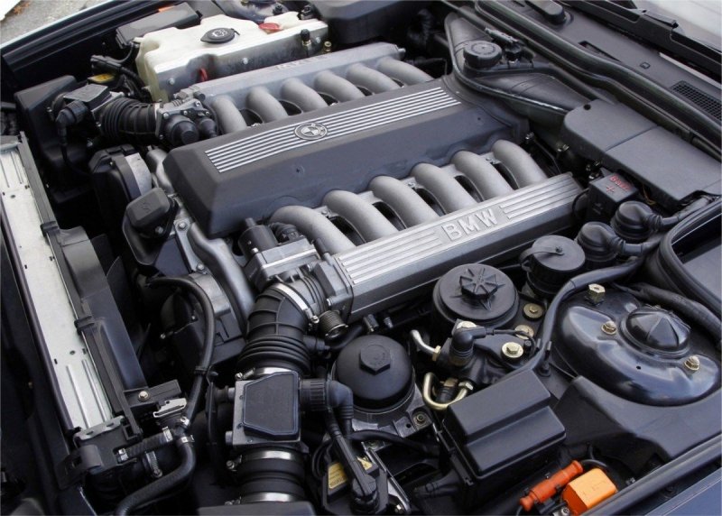 BMW e32 v16