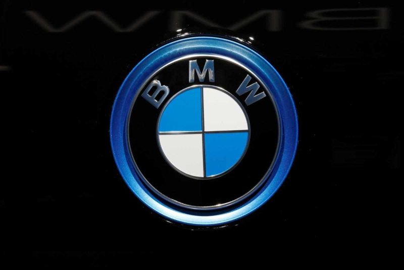BMW С новым логотипом