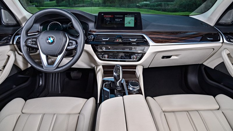 BMW 520i салон