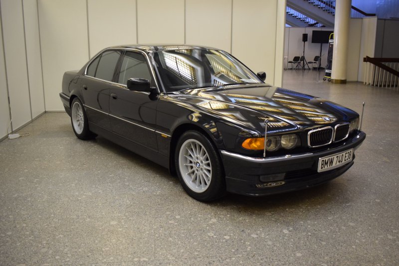 BMW 7 1998 4.4