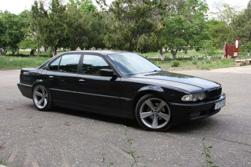 BMW 740 38 кузов черный
